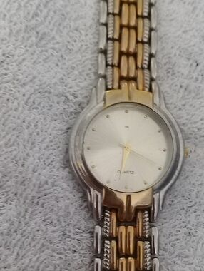 Vintage Two-Tone Gold and Silver Men’s Quartz Watch